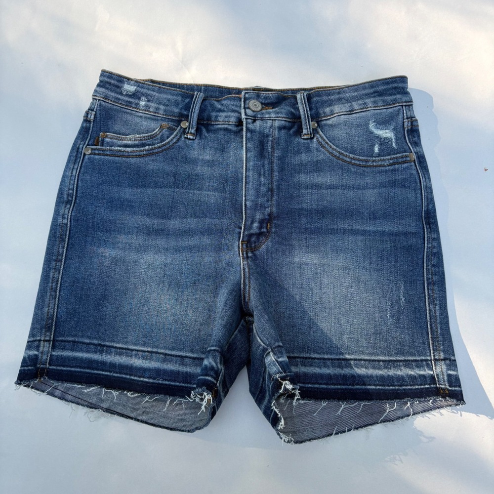 Judy Blue High Rise Distressed Raw Hem Denim Shorts Medium Wash JB150299 MD L